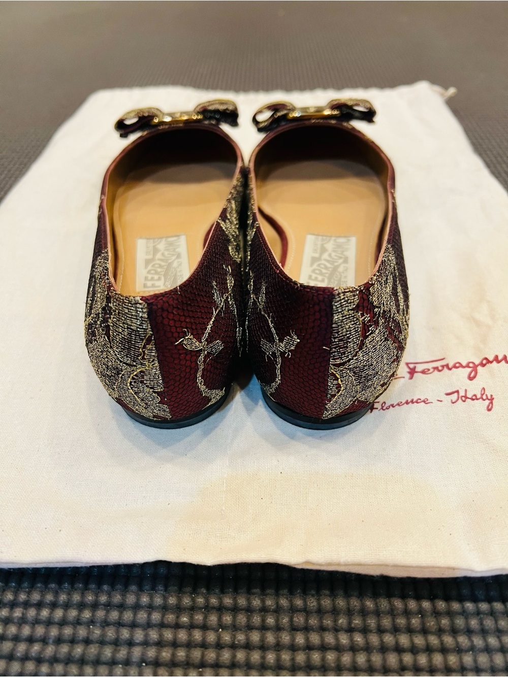 Salvatore Ferragamo Burgundy and Gold Embroidered Vara Bow Flats Size 6 - Picture 5 of 6